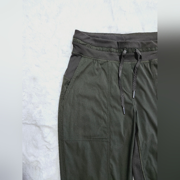 Lululemon Dance Studio Crop II *Unlined 20" Dark Olive. Size 6 - Picture 7 of 16